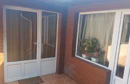 Casa individuala de vanzare 230 mp utili, teren de 240 mp, front stradal 11 ml