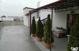 De vanzare apartament cu 2 camere decomandate, terasa de 77 mp utili!