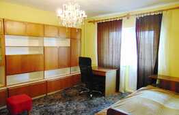 Apartament 2 camere, 56 mp, decomandat, etaj intermediar, zona Farmec