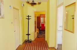 Apartament 2 camere, 56 mp, decomandat, etaj intermediar, zona Farmec