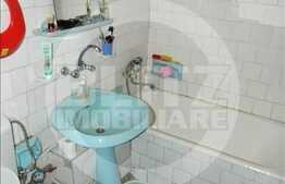 Vanzare 2 camere, decomandate, 47 mp utili, zona Lacul Rosu, loc parcare inclus