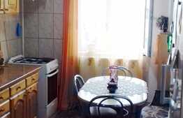 2 camere, decomandat, 50 mp, etaj intermediar, boxa subsol, zona Liceului Waldorf