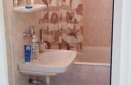 Apartament  2 camere, decomandat, 42 mp, etaj intermediar, boxa, zona Bucium