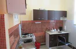 Apartament 3 camere, 80 mp, decomandat, boxa subsol, zona Parcul Central