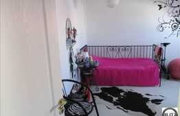 Apartament cu 3 camere de vanzare, 80 mp, cu scara interioara