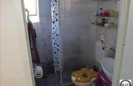 Apartament cu 3 camere de vanzare, 80 mp, cu scara interioara