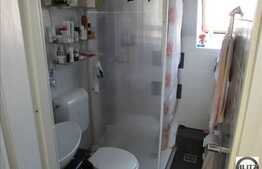 Apartament cu 3 camere de vanzare, 80 mp, cu scara interioara