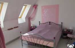 Apartament cu 3 camere de vanzare, 80 mp, cu scara interioara