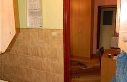 Vanzare 2 camere, 32 mp + loc de parcare, zona Piata Hermes
