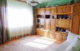 Apartament 3 camere, 75 mp, decomandat, boxa subsol, parcare, zona Farmec