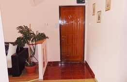 Apartament 3 camere, 75 mp, decomandat, boxa subsol, parcare, zona Farmec