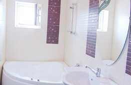 Apartament 3 camere, 75 mp, decomandat, boxa subsol, parcare, zona Farmec