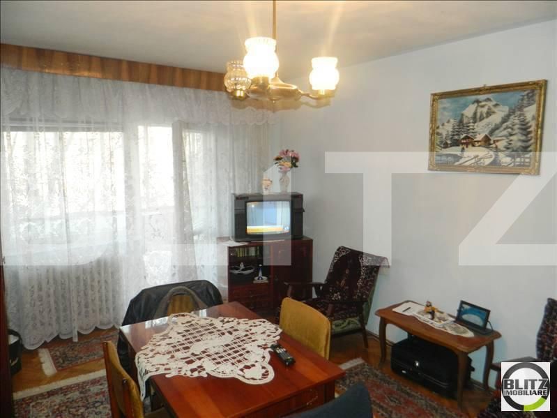 Vanzare apartament decomandat cu 3 camere in zona Interservisan