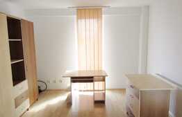 Garsoniera 40 mp, decomandata, etaj intermediar, parcare, zona Salii Sporturilor