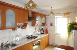 3 camere, 62 mp, decomandat, terasa, boxa subsol, garaj, zona strazii Gh. Dima