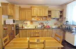 Triplex 136 mp utili, teren de 260 mp, zona accesibila