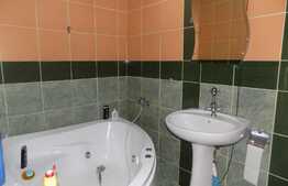 Vanzare apartament cu 3 camere, 58 mp, mobilat si utilat! Parcare! Zona Terra!