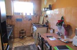 2 camere, 35 mp, etaj intermediar, mobilat, parcare, zona strazii Primaverii