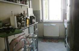 Apartament de vanzare 4 camere, decomandat, 80 mp, boxa, zona strazii Mehedinti