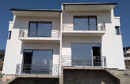 Duplex de vanzare, 123 mp utili, teren de 300 mp! Zona de case! Semifinisat!