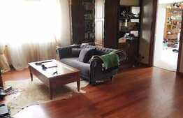 3 camere, 70 mp, terasa 15 mp, etaj intermediar, garaj, zona strazii Paris