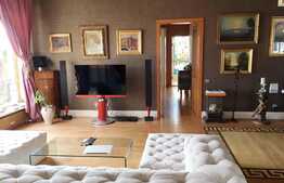 3 camere, 140 mp, etaj intermediar, 2 garaje, zona strazii Paris. La cheie!