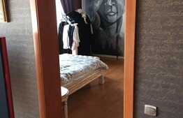 3 camere, 140 mp, etaj intermediar, 2 garaje, zona strazii Paris. La cheie!