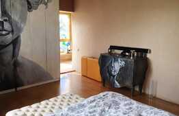 3 camere, 140 mp, etaj intermediar, 2 garaje, zona strazii Paris. La cheie!