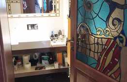 3 camere, 140 mp, etaj intermediar, 2 garaje, zona strazii Paris. La cheie!