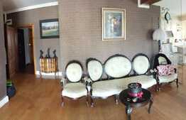 3 camere, 140 mp, etaj intermediar, 2 garaje, zona strazii Paris. La cheie!