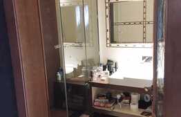 3 camere, 140 mp, etaj intermediar, 2 garaje, zona strazii Paris. La cheie!