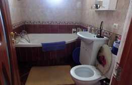 Apartament de vanzare, 2 camere, 44 mp, garaj, zona strazii Florilor