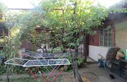 Casa demolabila, 70 mp, curte spatioasa, zona Unix Auto