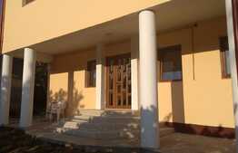 Casa individuala cu 11 camere, 380 mp utili, 630 mp de teren, zona linistita!