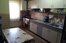 De vanzare 4 camere, 77 mp, boxa la subsol, etaj intermediar, zona Kaufland