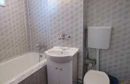 Apartament 3 camere, 78 mp, decomandat, zona Casa Piratilor