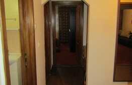 Apartament 2 camere, 74 mp, decomandat, zona Farmec