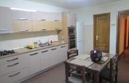 Apartament 2 camere, 74 mp, decomandat, zona Farmec