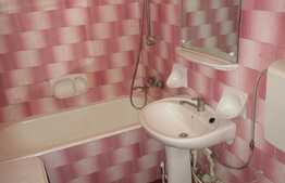 Apartament cu 2 camere, 52 mp, etaj intermediar, zona Mercur