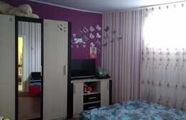 Doua case de vanzare, 108 mp, teren 281 mp, zona centrala!