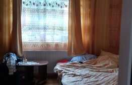 Doua case de vanzare, 108 mp, teren 281 mp, zona centrala!