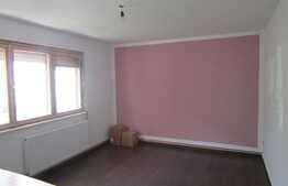 Vanzare 3 camere, 65 mp! Boxa la subsol! Zona strazii Parang!