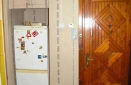 De vanzare apartament 2 camere, 49 mp utili, partial mobilat, zona Cora