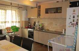 Apartament de vanzare 3 camere, 54 mp, loc de parcare, zona strazii Stejarului!