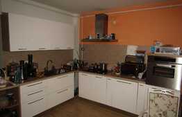 3 camere, 86 mp, etaj intermediar, terasa 14 mp, garaj, zona strazii Campului