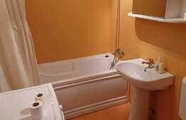 Vanzare apartament 3 camere, 69 mp, parcare, terasa de 10 mp, zona Petrom