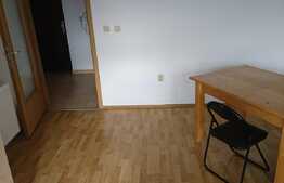 Vanzare apartament 3 camere, 69 mp, parcare, terasa de 10 mp, zona Petrom