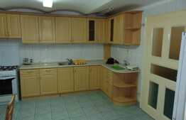 Apartament 2 camere, 100 mp, in casa, parcare, zona strazii Horea