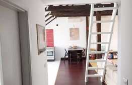 Mansarda spatioasa si luminoasa cu 70 mp utili!