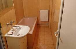Apartament 3 camere, 79 mp, decomanadat, boxa, zona Billa